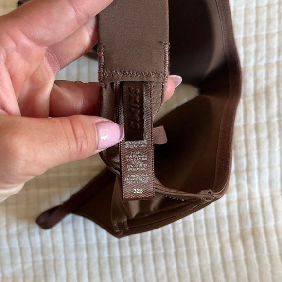 SKIM Wireless Form T-shirt Demi Bra - Picture 3 of 3